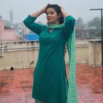Soundariya Nanjundan Instagram - சிறிய நேர மழையில் மனமும் கூட நனைந்தது 🌧.. . #chennairains . Outfit- @instorefashions 📸- @bhoopalm_official Chennai, India