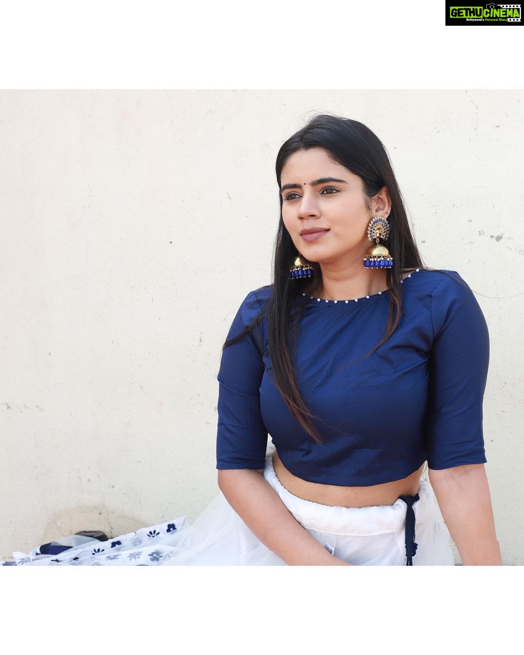 Soundariya Nanjundan Instagram - காத்திருப்போம்..... 🌧 . .#tobetterdays #rainyday #tattoo . Blouse Designed & Stitched By - @clothier_by_harini Outfit- @boutiqueflybuy Earring- @yathiofficial . #soundariyananjundan #soundariya #nanjundan #soundarya #soundaryananjundan Chennai, India