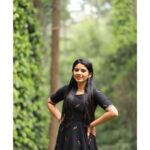 Soundariya Nanjundan Instagram - Love Every Black 🖤 . Outfits- @instorefashions 📸 - @bhoopalm_official Jewellery- @made_for_hers Location- @sparsa_resorts . #soundariyananjundan #soundariya #nanjundan #soundarya #soundaryananjundan Sparsa Resorts