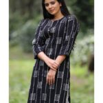 Soundariya Nanjundan Instagram - Love Every Black 🖤 . Outfits- @instorefashions 📸 - @bhoopalm_official Jewellery- @made_for_hers Location- @sparsa_resorts . #soundariyananjundan #soundariya #nanjundan #soundarya #soundaryananjundan Sparsa Resorts