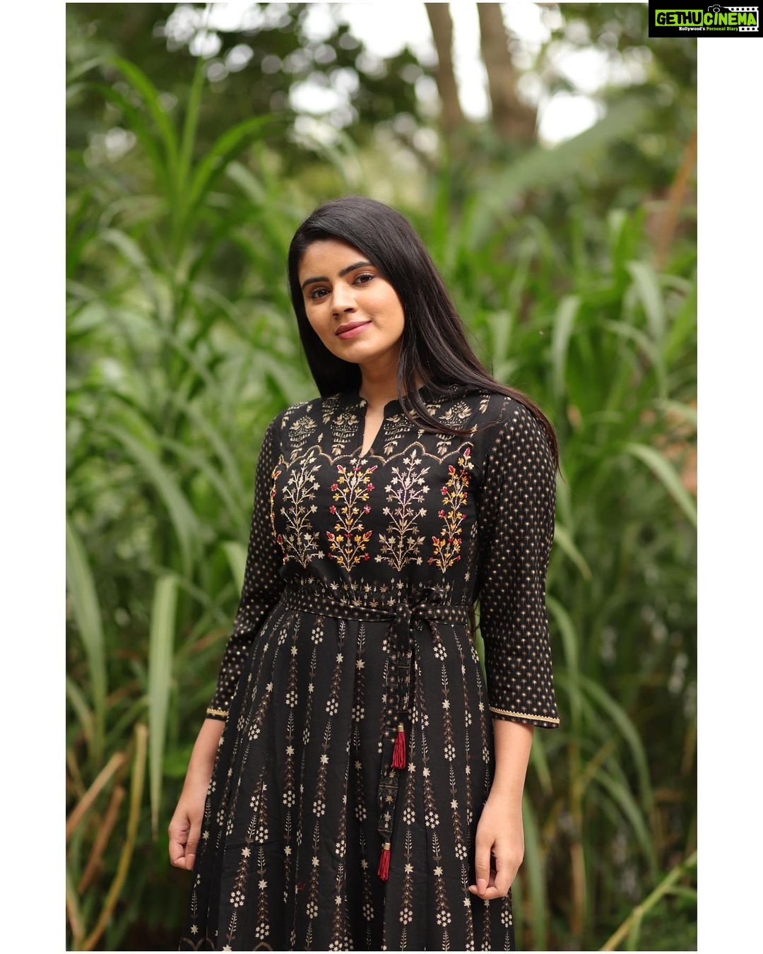 Soundariya Nanjundan Instagram - Love Every Black ๐ค . Outfits- @instorefashions ๐ธ - @bhoopalm_official Jewellery- @made_for_hers Location- @sparsa_resorts . #soundariyananjundan #soundariya #nanjundan #soundarya #soundaryananjundan Sparsa Resorts
