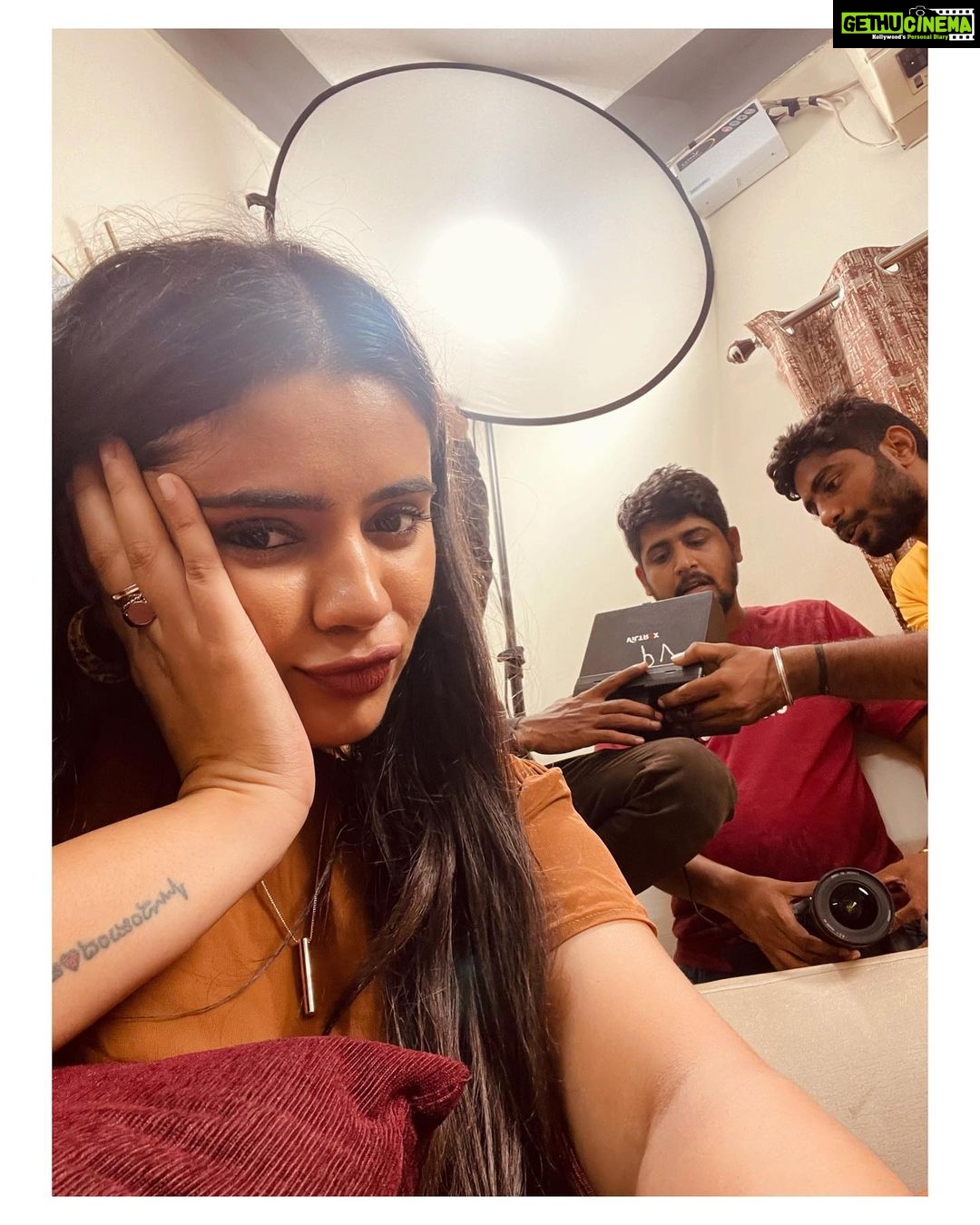 Soundariya Nanjundan Instagram - #twinning π It's adorable to see pets on screen no doubt, but how hard is it to act with a dog as a co-star ? It's not hard when you are a Dog Lover πΆ& moreover you get to act with a dog not human π . #shootingset Shooting Set