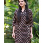 Soundariya Nanjundan Instagram - Colour colour what colour 😝? . Kurtis to color up your wardrobe 👗 Comment Your Favour Colour 😄 . Outfits- @instorefashions 📸 - @bhoopalm_official . #soundariyananjundan #soundariya #nanjundan #soundarya #soundaryananjundan