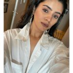 Soundariya Nanjundan Instagram - My Shirt Is Supposed To Be A dress 😝 . Makeup 💄- @hairandmakeupbynive Shirt - @hm Earring- @hm 👢- @forever21_in. . #soundariyananjundan #soundariya #nanjundan #soundarya #soundaryananjundan Novotel Chennai OMR