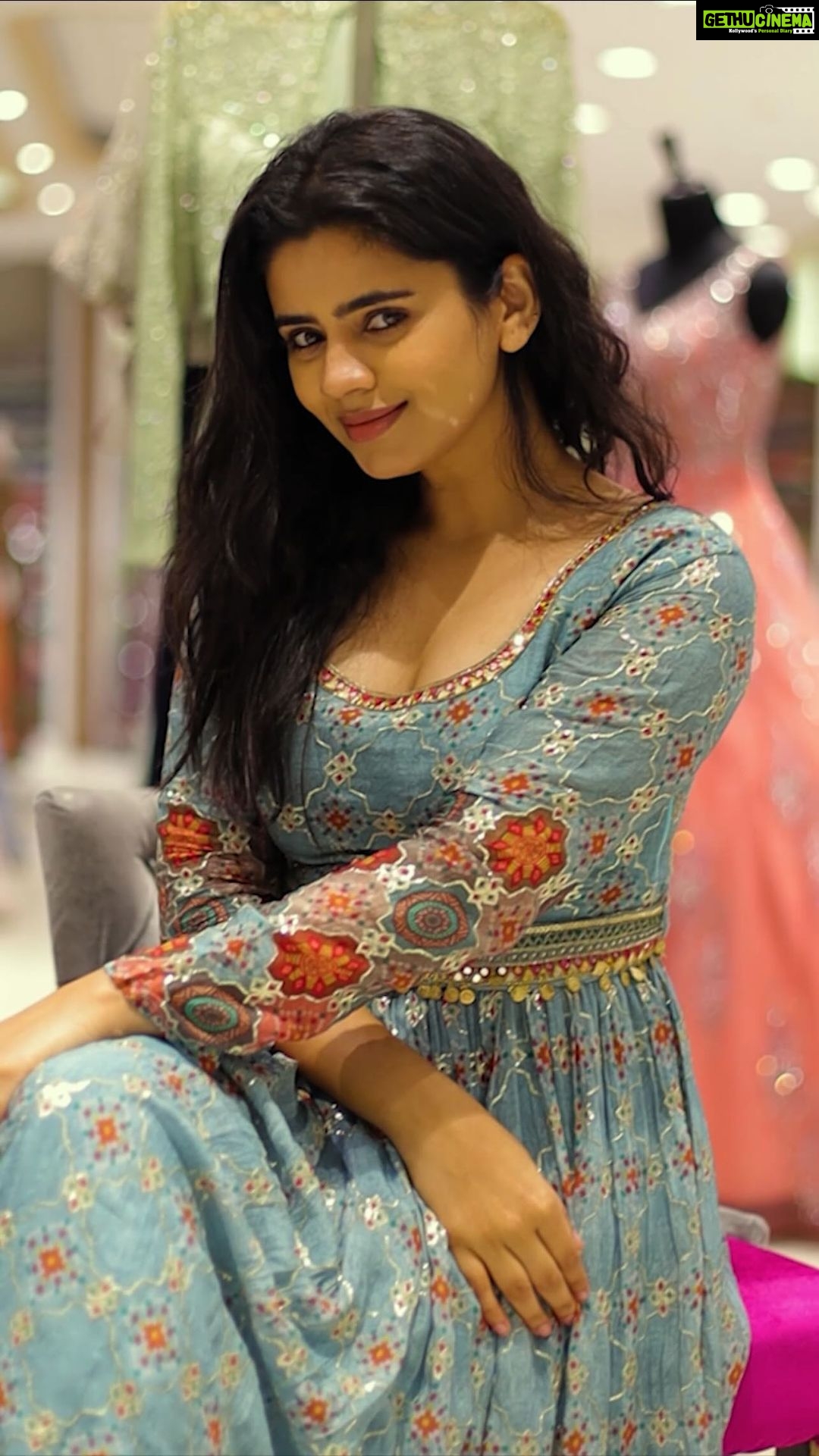Soundariya Nanjundan - 25.7K Likes - @rangroop Brings you a stylistic mélange of light, functional yet delightfully detailed designs that will bring in that festive cheer you\'ve yearned for all year ✨
.
this Diwali Season✨
.
FT. @rangroop , Anna Nagar, Chennai
.
Completely AWE-STRUCK ♥️ with their gorgeous collections. Wide variety and reasonably priced. Here are my favourite - 4 pieces ❤️ I chose for this festive season!
.
Visit @rangroop today & steal the show this festive season ❤️☺️
.
Rang Roop
Anna Nagar | Chennai
Call - 8681860000
.
🎥- @bhoopalm_official
.
.
.
.
.
.
.
#soundariyananjundan #chennai #kannadiga #soundariya #actress #tamilcinema #model #performer #actor #tamilnadu #bangalore #cinema #modellife #kollywood #soundarya #soundaryananjundan #modelling #fashion #actorslife #outfitoftheday #ootdfashion #reels #reelsinstagram #photo #photographer #camera #lifestyle #fashionblogger
