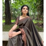 Soundariya Nanjundan Instagram - Me Thinking About Dinner After Just Eating Lunch 👀 🍃 . Saree- @swarnasaris Styling- @indu_ig Saree Drapist- @manisareedrapist Makeupartist- @harshahairandmakeup Hairstylist- @meghna_makeoverartistry Jewellery- @made_for_hers 📸- @bhoopalm_official Organiser- @jeffreypaulll Location - @sppgardens . . . . #soundariyananjundan #soundariya #nanjundan #soundarya #soundaryananjundan SPPGardens