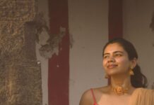 Soundariya Nanjundan Instagram - Golden hour of magical light ✨🌞 #happyayudhapooja #ayudhapooja . ☀️ goldenhoursarehappyhours . /nomakeup /bareface . Shot on @nikonindiaofficial Jewelry- @gaanafashion Outfit- @tina_couture1607 📸- @bhoopalm_official . . . . . . . . . #soundariyananjundan #chennai #kannadiga #soundariya #actress #tamilcinema #model #performer #actor #tamilnadu #bangalore #cinema #modellife #kollywood #soundarya #soundaryananjundan #modelling #fashion #actorslife #outfitoftheday #ootdfashion #reels #reelsinstagram #photo #photographer #camera #lifestyle #fashionblogger Tamilnadu,India