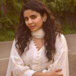 Soundariya Nanjundan Instagram - Eye contact then that little smile 🌚 . Simple & Neat🕊️ . . 📸- @bhoopalm_official . . . . . . . . . . . . #soundariyananjundan #chennai #kannadiga #soundariya #actress #tamilcinema #model #performer #actor #tamilnadu #bangalore #cinema #modellife #kollywood #soundarya #soundaryananjundan #modelling #fashion #actorslife #outfitoftheday #ootdfashion #reels #reelsinstagram #photo #photographer #camera #lifestyle #fashionblogger #travel #photographers_of_india