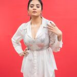 Sreemukhi Instagram - Dance ikon ✨ On @ahavideoin ✨ @oak_entertainments Styled by @greeshma_krishna.k PC @chinthuu_klicks Make up @nookesh.malla Hair - @mahi_brand_ #sreemukhi #danceikon #aha #oakentertainments #styledbygkk