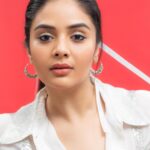 Sreemukhi Instagram - Dance ikon ✨ On @ahavideoin ✨ @oak_entertainments Styled by @greeshma_krishna.k PC @chinthuu_klicks Make up @nookesh.malla Hair - @mahi_brand_ #sreemukhi #danceikon #aha #oakentertainments #styledbygkk