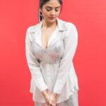 Sreemukhi Instagram - Dance ikon ✨ On @ahavideoin ✨ @oak_entertainments Styled by @greeshma_krishna.k PC @chinthuu_klicks Make up @nookesh.malla Hair - @mahi_brand_ #sreemukhi #danceikon #aha #oakentertainments #styledbygkk