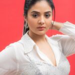 Sreemukhi Instagram - Dance ikon ✨ On @ahavideoin ✨ @oak_entertainments Styled by @greeshma_krishna.k PC @chinthuu_klicks Make up @nookesh.malla Hair - @mahi_brand_ #sreemukhi #danceikon #aha #oakentertainments #styledbygkk