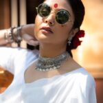 Sreemukhi Instagram - Gangubai is an emotion! ✨ Mr.&Mrs. On @etvtelugu2708 @gnapikaentertainments ✨ Styled by @greeshma_krishna.k Outfit @thefrillsandbows Jewellery @yuvi_collections PC @chinthuu_klicks Makeup @nookesh.malla Hair @mahi_brand_ #sreemukhi #mr.&mrs #etv #gnapikaentertainments #styledbygkk