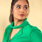 Sreemukhi Instagram - Dance ikon ✨ On @ahavideoin ✨ @oak_entertainments Styled by @greeshma_krishna.k PC @chinthuu_klicks Make up @nookesh.malla Hair - @mahi_brand_ #sreemukhi #danceikon #aha #oakentertainments #styledbygkk