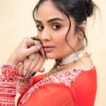 Sreemukhi Instagram - Dance ikon ✨ On @ahavideoin ✨ @oak_entertainments Styled by @greeshma_krishna.k Outfit - @maghuva.studio Jewellery - @karnikajewelshyd PC @chinthuu_klicks Make up @nookesh.malla Hair - @mahi_brand_ #sreemukhi #danceikon #aha #oakentertainments #styledbygkk