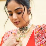Sreemukhi Instagram - Dance ikon ✨ On @ahavideoin ✨ @oak_entertainments Styled by @greeshma_krishna.k Outfit - @maghuva.studio Jewellery - @karnikajewelshyd PC @chinthuu_klicks Make up @nookesh.malla Hair - @mahi_brand_ #sreemukhi #danceikon #aha #oakentertainments #styledbygkk