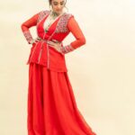 Sreemukhi Instagram - Dance ikon ✨ On @ahavideoin ✨ @oak_entertainments Styled by @greeshma_krishna.k Outfit - @maghuva.studio Jewellery - @karnikajewelshyd PC @chinthuu_klicks Make up @nookesh.malla Hair - @mahi_brand_ #sreemukhi #danceikon #aha #oakentertainments #styledbygkk
