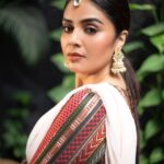 Sreemukhi Instagram - Aadivaaram with star maa parivaaram! ✨ On @starmaa every Sunday at 11 am! ✨ Styled by @greeshma_krishna.k Outfit - @maghuva.studio Earrings - @yuvi_collections PC @chinthuu_klicks Make up @nookesh.malla Hair @mahi_brand_ #sreemukhi #starmaa #aadivaaramwithstarmaaparivaaram #styledbygkk