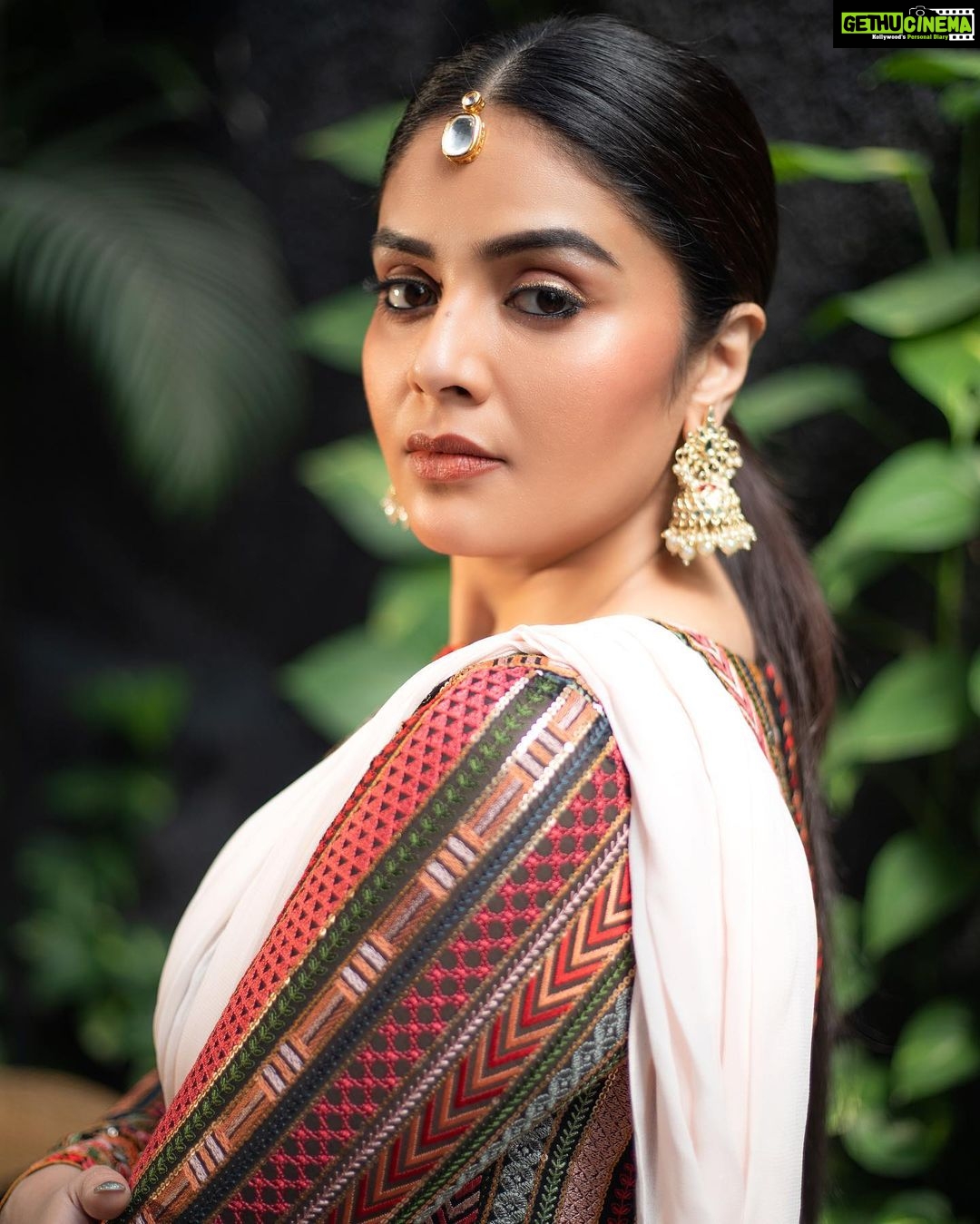 Sreemukhi Instagram - Aadivaaram with star maa parivaaram! ✨ On @starmaa every Sunday at 11 am! ✨ Styled by @greeshma_krishna.k Outfit - @maghuva.studio Earrings - @yuvi_collections PC @chinthuu_klicks Make up @nookesh.malla Hair @mahi_brand_ #sreemukhi #starmaa #aadivaaramwithstarmaaparivaaram #styledbygkk