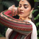 Sreemukhi Instagram - Aadivaaram with star maa parivaaram! ✨ On @starmaa every Sunday at 11 am! ✨ Styled by @greeshma_krishna.k Outfit - @maghuva.studio Earrings - @yuvi_collections PC @chinthuu_klicks Make up @nookesh.malla Hair @mahi_brand_ #sreemukhi #starmaa #aadivaaramwithstarmaaparivaaram #styledbygkk