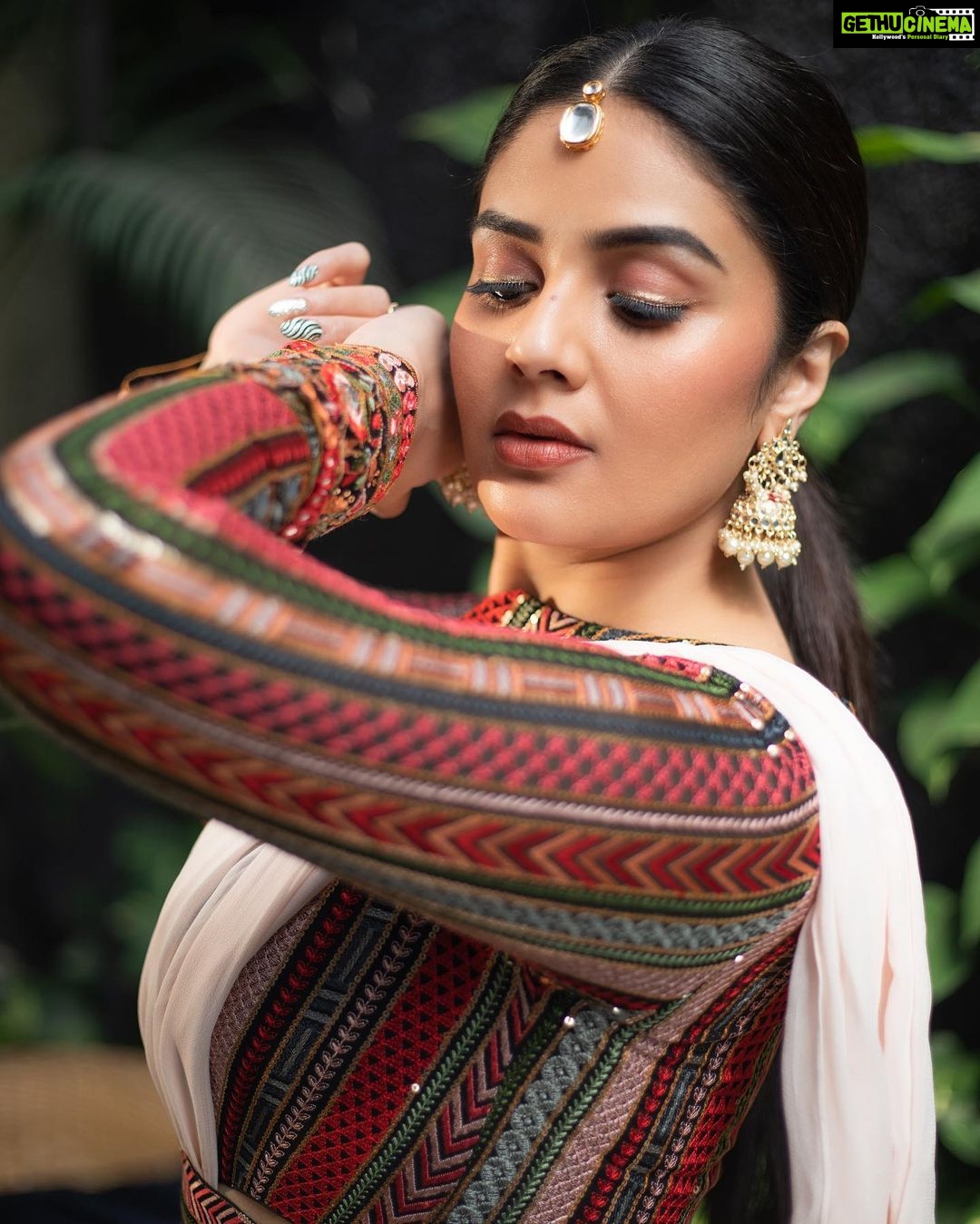 Sreemukhi Instagram - Aadivaaram with star maa parivaaram! ✨ On @starmaa every Sunday at 11 am! ✨ Styled by @greeshma_krishna.k Outfit - @maghuva.studio Earrings - @yuvi_collections PC @chinthuu_klicks Make up @nookesh.malla Hair @mahi_brand_ #sreemukhi #starmaa #aadivaaramwithstarmaaparivaaram #styledbygkk