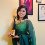 Sreevidya Nair Instagram - The journey from Kasaragod to till here wasn't so easy. Its all because of the tremendous support from my family which includes each and every one of you. Thank you so much for all the love and support poured on me till now. I am so overwhelmed to receive this award from "Kalabhavan Mani Foundation" for the best comedian (Female). Without your love it wouldn't have happened. I would like to also thank my mentor @anopjohn and all the team from Star Magic. Lots of Love 𝓢𝓻𝓮𝓮𝓿𝓲𝓭𝔂𝓪 𝓜𝓾𝓵𝓵𝓪𝓬𝓱𝓮𝓻𝔂 👗 @julahabyarchananair 💄 @_arya_jithins_makeover Thrissur