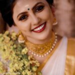 Sreevidya Nair Instagram - Happy vishu 🌻🌻🌼 📸 @shajeel_kabeer Mua @faseela_hena Jewellery @menorah_jewellers Costume @reine_belleza Retouch @hassan._ibrahim__