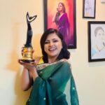 Sreevidya Nair Instagram – The journey from Kasaragod to till here wasn’t so easy. Its all because of the tremendous support from my family which includes each and every one of you.
Thank you so much for all the love and support poured on me till now. I am so overwhelmed to receive this award from “Kalabhavan Mani Foundation” for the best comedian (Female). Without your love it wouldn’t have happened. I would like to also thank my mentor @anopjohn and all the team from Star Magic. 

Lots of  Love
𝓢𝓻𝓮𝓮𝓿𝓲𝓭𝔂𝓪 𝓜𝓾𝓵𝓵𝓪𝓬𝓱𝓮𝓻𝔂

👗 @julahabyarchananair 
💄 @_arya_jithins_makeover Thrissur