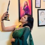 Sreevidya Nair Instagram - The journey from Kasaragod to till here wasn't so easy. Its all because of the tremendous support from my family which includes each and every one of you. Thank you so much for all the love and support poured on me till now. I am so overwhelmed to receive this award from "Kalabhavan Mani Foundation" for the best comedian (Female). Without your love it wouldn't have happened. I would like to also thank my mentor @anopjohn and all the team from Star Magic. Lots of Love 𝓢𝓻𝓮𝓮𝓿𝓲𝓭𝔂𝓪 𝓜𝓾𝓵𝓵𝓪𝓬𝓱𝓮𝓻𝔂 👗 @julahabyarchananair 💄 @_arya_jithins_makeover Thrissur