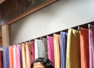 Sreevidya Nair Instagram - An iridescent vision of beauty incorporated with elegance, Seematti the Inside Hunt, is a saga that is weaved with the ebullience of sheer craftsmanship merged with exotic designs. Experience luxury and fashion in the most finest and simplest way! The exuberant and vibrant collection in Seematti has left me in awe!! Don't wait for long, as the festival collection is till Jan 15th only. Avail surprise Xmas gifts from Seematti by taking a screenshot of the code that is added in this post. . . @seemattitextiles . . #insideseematti #seematti Saree @thantrek.design.couture