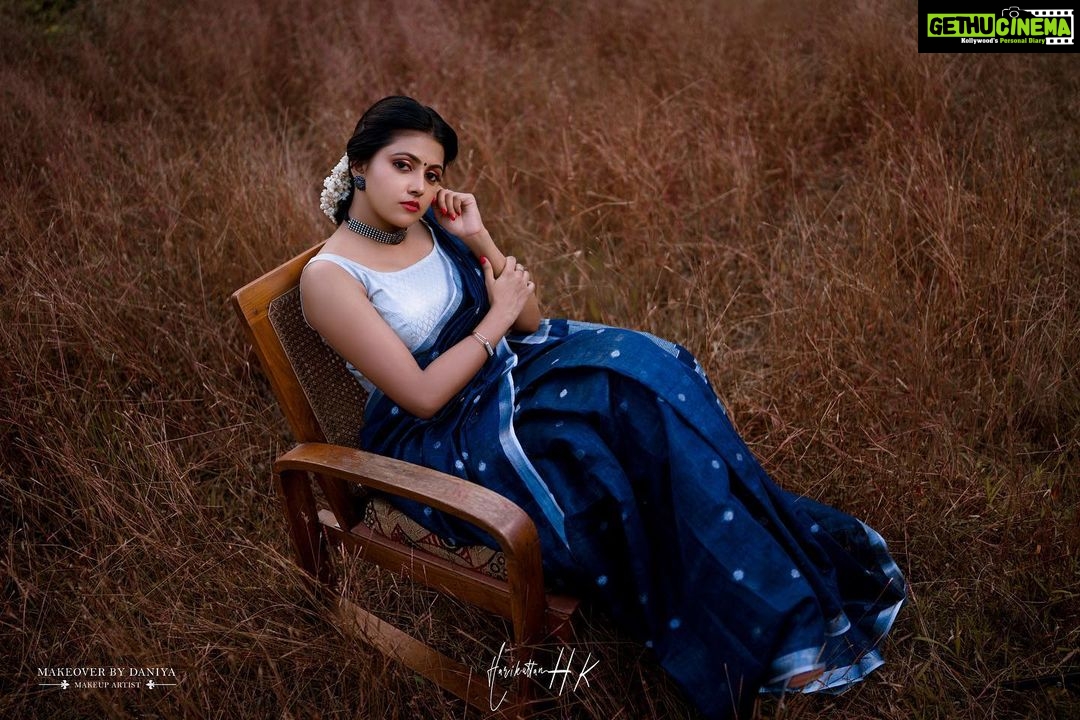 Sreevidya Nair Instagram - An iridescent vision of beauty incorporated with elegance, Seematti the Inside Hunt, is a saga that is weaved with the ebullience of sheer craftsmanship merged with exotic designs. Experience luxury and fashion in the most finest and simplest way! The exuberant and vibrant collection in Seematti has left me in awe!! Don't wait for long, as the festival collection is till Jan 15th only. Avail surprise Xmas gifts from Seematti by taking a screenshot of the code that is added in this post. . . @seemattitextiles . . #insideseematti #seematti Photography @harikuttanhk Make-up & Hair : @makeover_by_daniya_ @__michael__angel__ Retouch @shyam_kumarr_