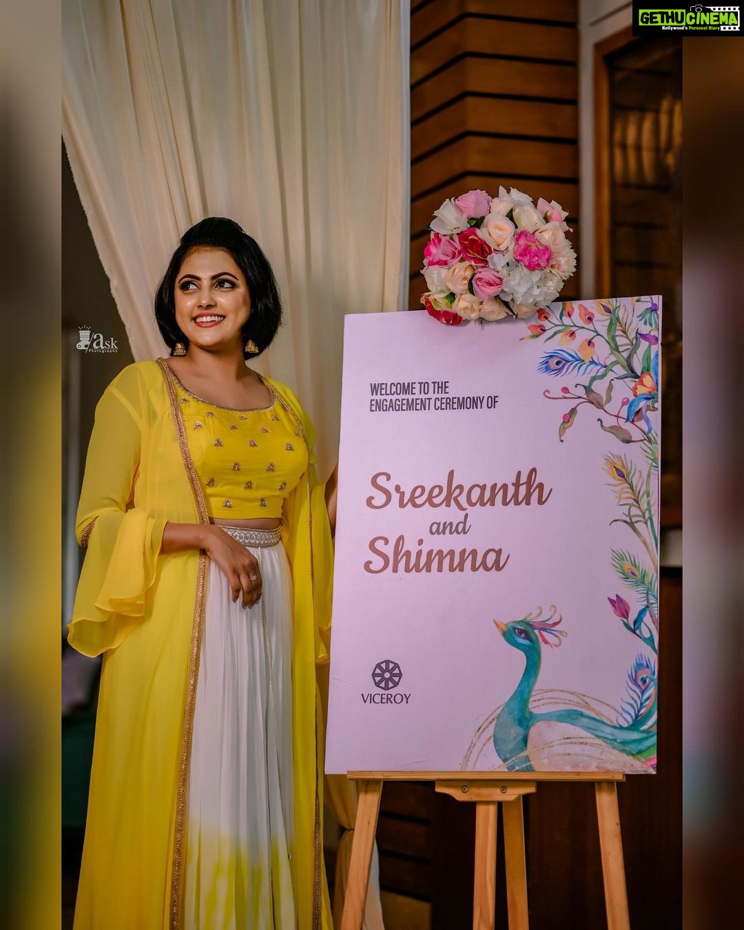 Sreevidya Nair Instagram - I am delighted to welcome a new sister to the family. My deepest love and best wishes to you both β€οΈ @sreekanthmkv @shimna_m And thank you so much @kurdhishdesigns for making me the centre of attraction by setting up this beautiful attire for me β€οΈ π @kurdhishdesigns π· @a_sk_photography π @archana_achu74