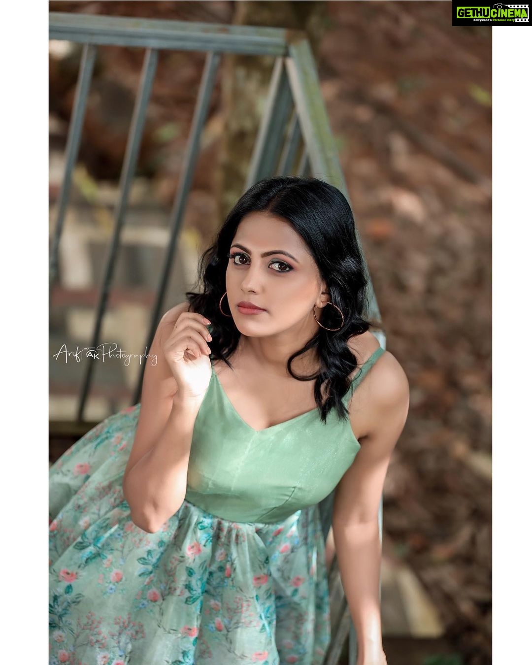 Sreevidya Nair - 50.5K Likes - Photography : @arif_ak_photography
Costumes : @ubh_inventor_of__fashion
Styling : @jinzy__george
Makup: @aswathivipul
Hair : @_arya_jithins_makeover
Retouch : @__anoop_anil__
Location : @parakkatnatureresortmunnar