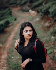 Sreevidya Nair Instagram - Happiness is like a butterfly 🦋🦋

📷 @shajeel_kabeer
