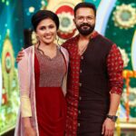 Sreevidya Nair Instagram – Onam powered by Jayasurya 🌺😀 

With Jayettan @actor_jayasurya 
📷 @jinishphotogenic 
👗 @aarya_sushanth_ 
💄 @arun_uthradam