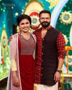 Sreevidya Nair Instagram - Onam powered by Jayasurya 🌺😀 

With Jayettan @actor_jayasurya 
📷 @jinishphotogenic 
👗 @aarya_sushanth_ 
💄 @arun_uthradam