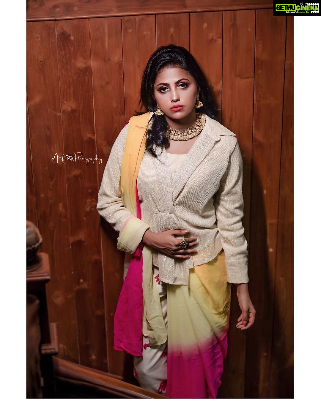 Sreevidya Nair Instagram - Photography : @arif_ak_photography Costumes : @ubh_inventor_of__fashion Styling : @jinzy__george Makup: @aswathivipul Hair : @_arya_jithins_makeover Retouch : @__anoop_anil__ Jewellery: @parakkat_jewels