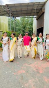 Sreevidya Nair Instagram - Onam kodiyeri Makkale Anoopettanum pillerum 😘😘👌 @flowersonair @anopjohn @abhii.muralii @anumol_rs_karthu_ @rini._raj._