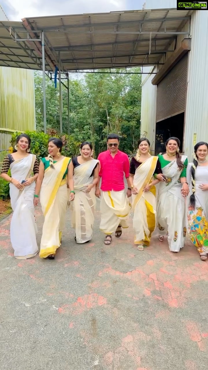 Sreevidya Nair - 84.5K Likes - Onam kodiyeri Makkale
Anoopettanum pillerum 😘😘👌
@flowersonair
@anopjohn @abhii.muralii @anumol_rs_karthu_ @rini._raj._