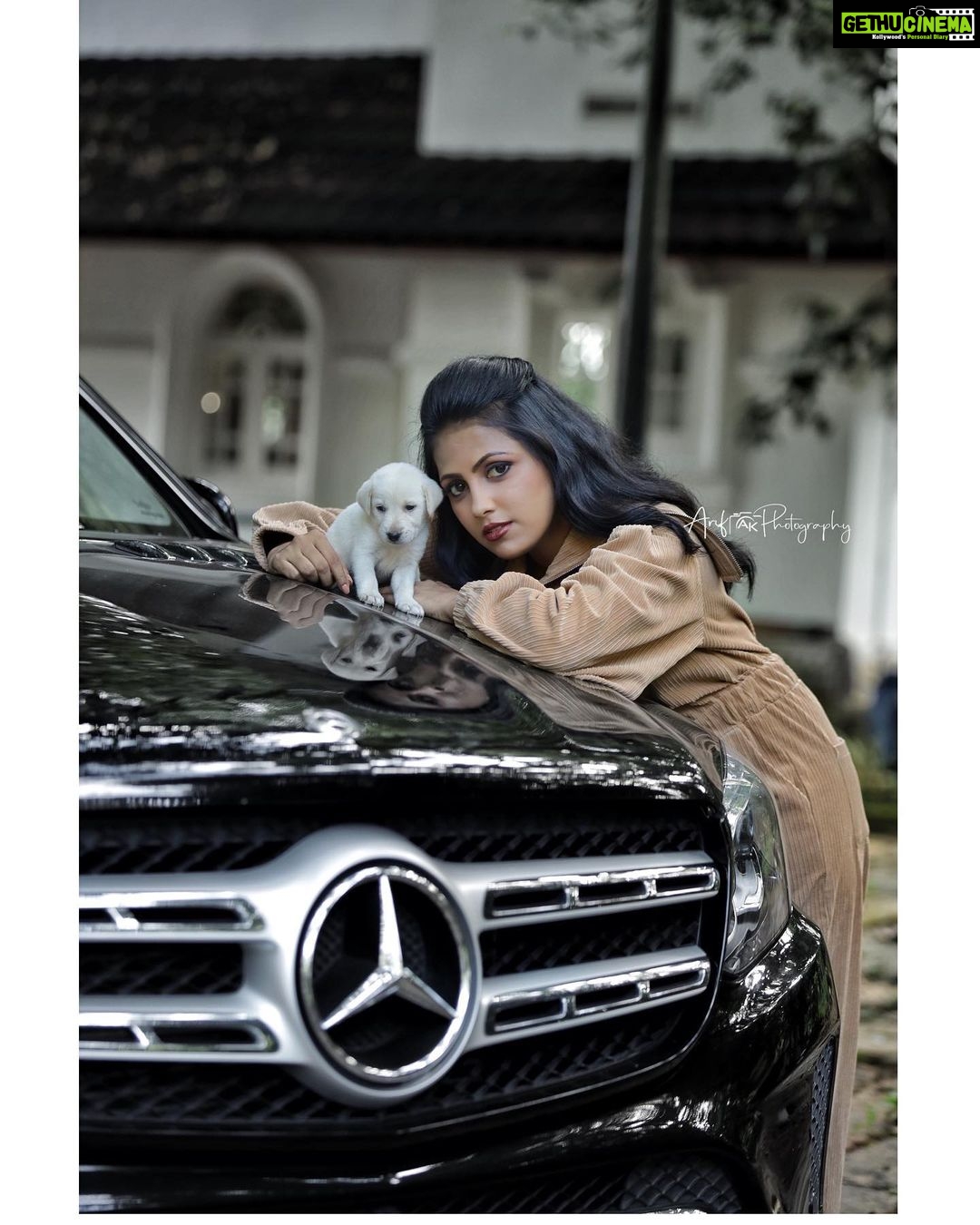 Sreevidya Nair - 57K Likes - Photography : @arif_ak_photography
Costumes : @ubh_inventor_of__fashion
Styling : @jinzy__george
Makup: @aswathivipul
Hair : @_arya_jithins_makeover
Retouch : @anoopanil
Location : @parakkatnatureresortmunnar