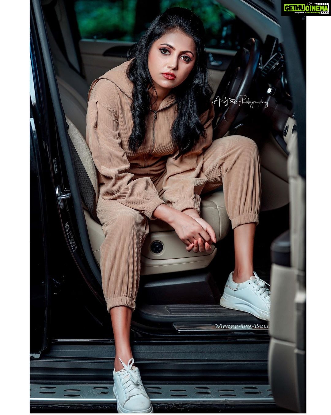 Sreevidya Nair Instagram - Photography : @arif_ak_photography Costumes : @ubh_inventor_of__fashion Styling : @jinzy__george Makup: @aswathivipul Hair : @_arya_jithins_makeover Retouch : @__anoop_anil__ Location : @parakkatnatureresortmunnar