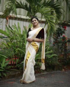 Sreevidya Nair Instagram - Happy uthradam❤️🌸🌺🌸 

📷 @jinishphotogenic 
👗 @julahabyarchananair 
💄 @arun_uthradam