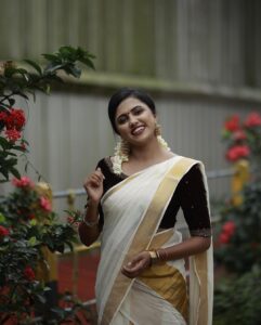 Sreevidya Nair Instagram - Happy uthradam❤️🌸🌺🌸 📷 @jinishphotogenic 👗 @julahabyarchananair 💄 @arun_uthradam