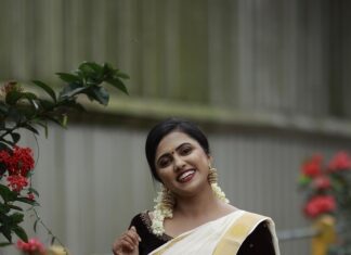 Sreevidya Nair Instagram - Happy uthradam❤️🌸🌺🌸 📷 @jinishphotogenic 👗 @julahabyarchananair 💄 @arun_uthradam
