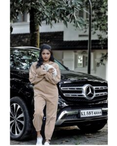 Sreevidya Nair Instagram - Photography : @arif_ak_photography 
Costumes : @ubh_inventor_of__fashion 
Styling : @jinzy__george 
Makup: @aswathivipul 
Hair : @_arya_jithins_makeover 
Retouch : @anoopanil 
Location : @parakkatnatureresortmunnar