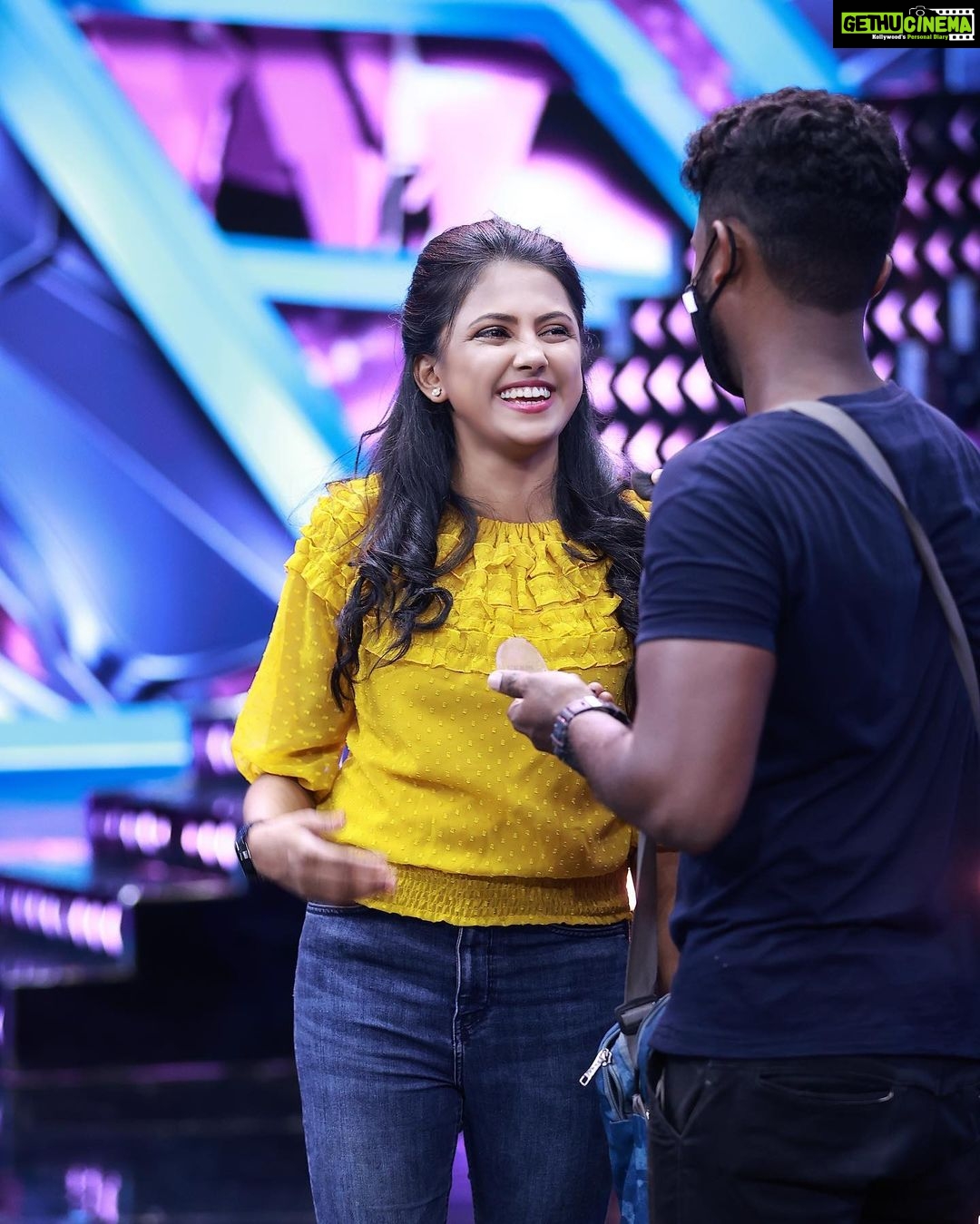 Sreevidya Nair Instagram - You were always beside me to make sure that I am smiling always and also made sure that I am looking good 🤭 You are not only a makeup man but also a soul brother who always care ❤️ Thank you for being such a genuine soul and a loving brother ❤️ Happy birthday @aravindraj535 Unfortunately I have only these pictures of us together 😬 👗 @fourthings.store 📷 @jinishphotogenic