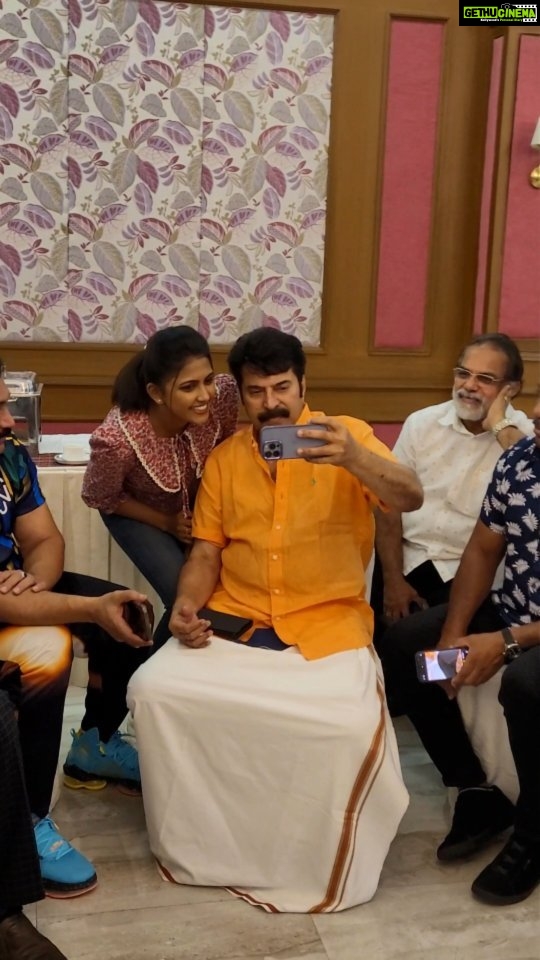 Sreevidya Nair - 176.6K Likes - എന്റെ ജീവിതത്തിലെ ഏറ്റവും മധുരമായ പിണക്കം ഇതായിരുന്നു 🥰🥰 ഇണക്കവും 🥰😘❣️
Thank You Mamookkaa 💓❤️ @mammootty
📷 @jaifinjames