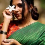 Sreevidya Nair Instagram - நறுமுகையே நறுமுகையே… நீயொரு நாழிகை நில்லாய்… செங்கனி ஊறிய வாய் திறந்து… நீயொரு திருமொழி சொல்லாய் @vishnunelladu_official @sajani_mandara @avantikadesigns