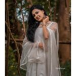 Sreevidya Nair Instagram - Cam : @rejeesh_varghese @fabeloframes Makeup : @jesna_prince Costume : @styledivalabel @anooshageorgesunoj Grading : @rejeesh_varghese Camera team : @yaadhav_vadakan