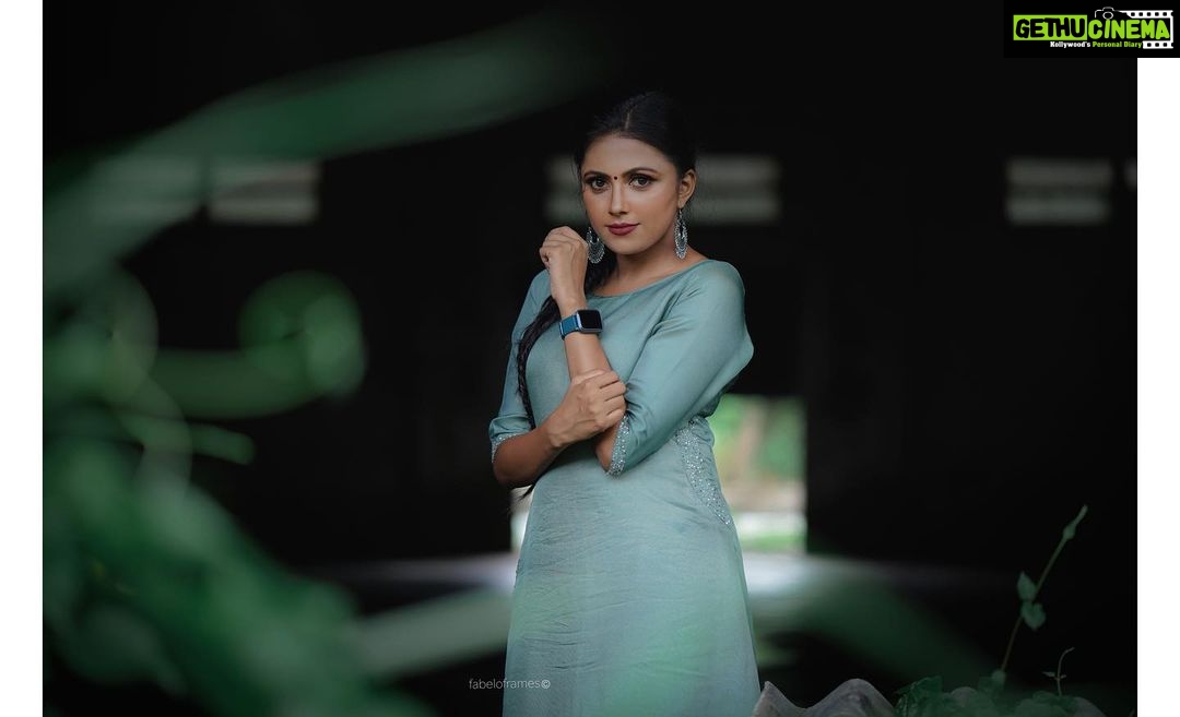 Sreevidya Nair Instagram - CAM : @rejeesh_varghese @fabeloframes MAKE-UP : @anjali__makeup_artist COSTUME : @tintsntones.designers_ THANKS TO : @arunkalarikkall @shai_doo